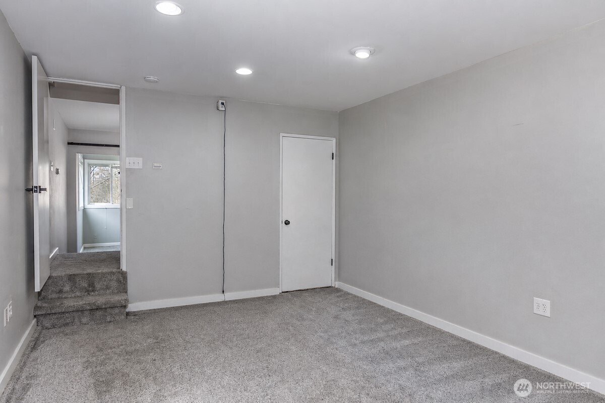 8618 74th Drive Property Photo 23