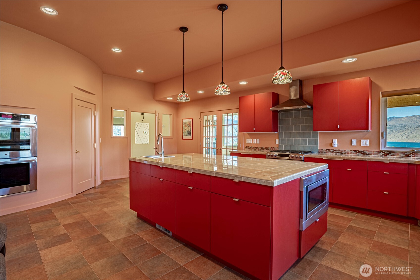 555 Loop Avenue Property Photo 16