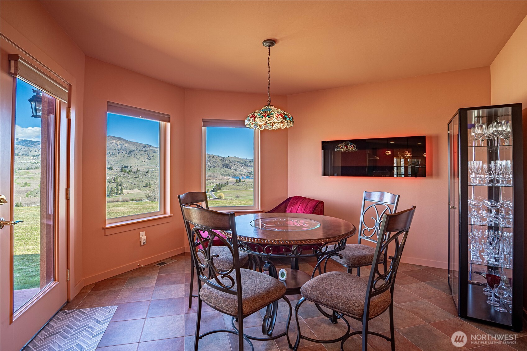 555 Loop Avenue Property Photo 17