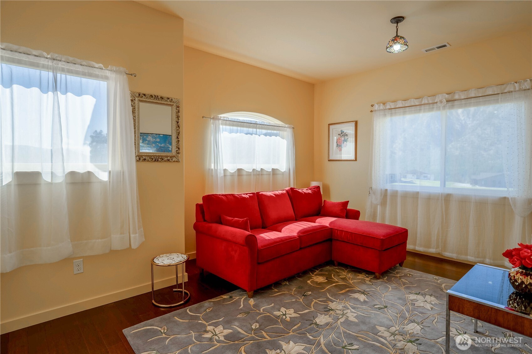 555 Loop Avenue Property Photo 25