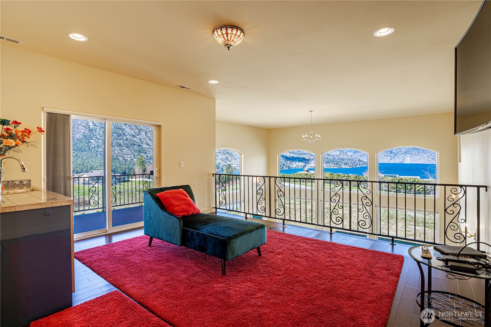555 Loop Avenue Property Photo 28