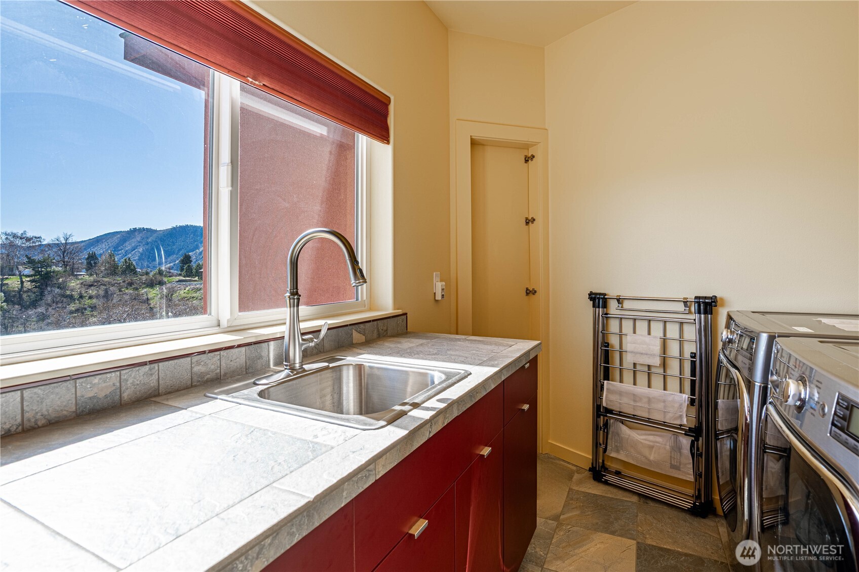 555 Loop Avenue Property Photo 33