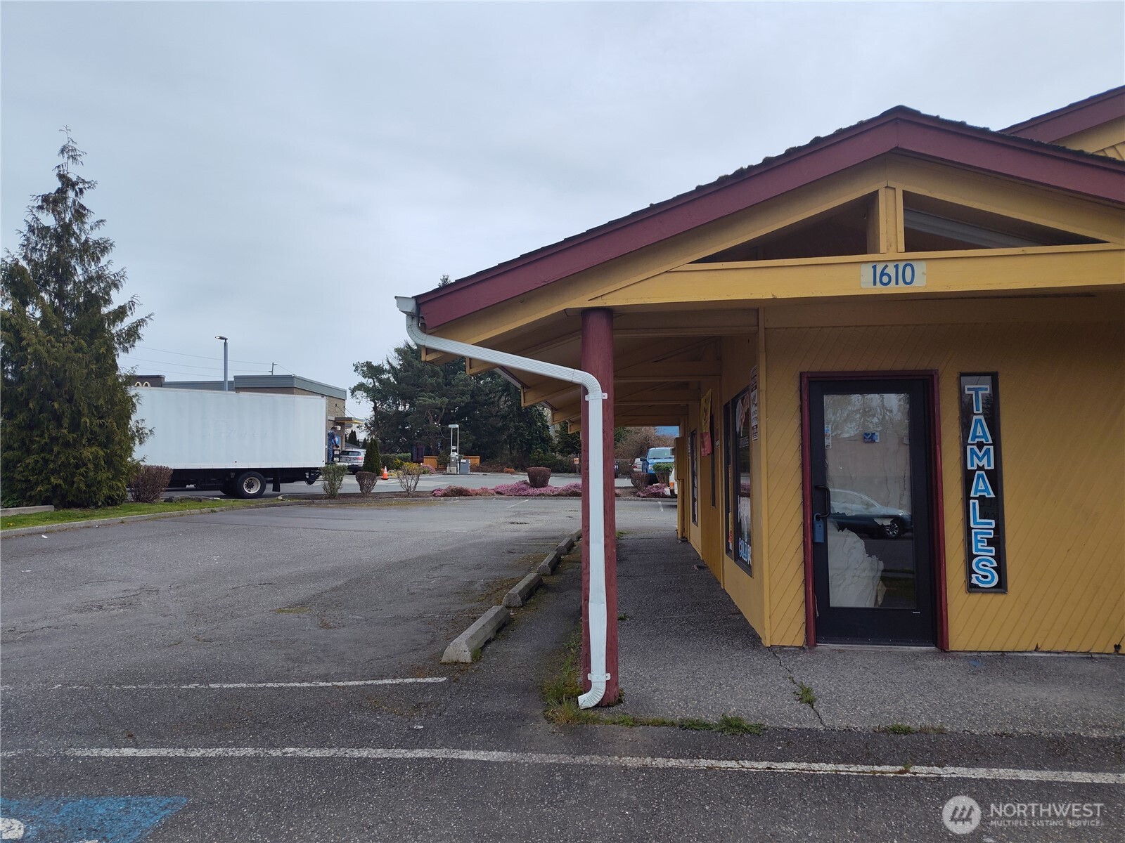 1610 N Laventure Road Property Photo 3
