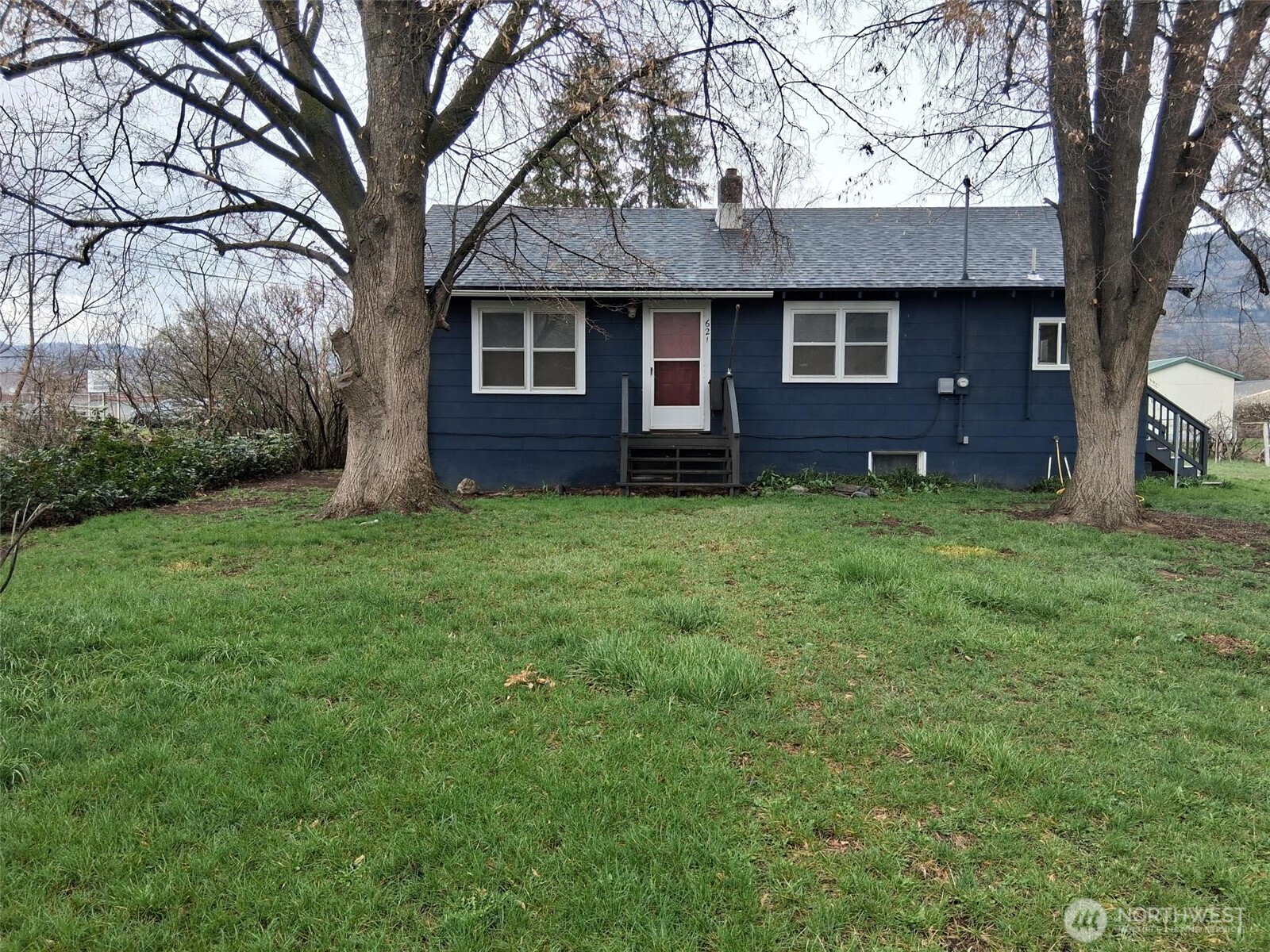 621 Juniper Property Photo 2