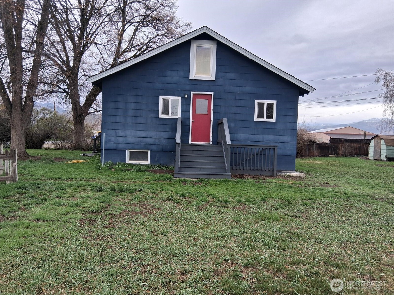 621 Juniper Property Photo 5
