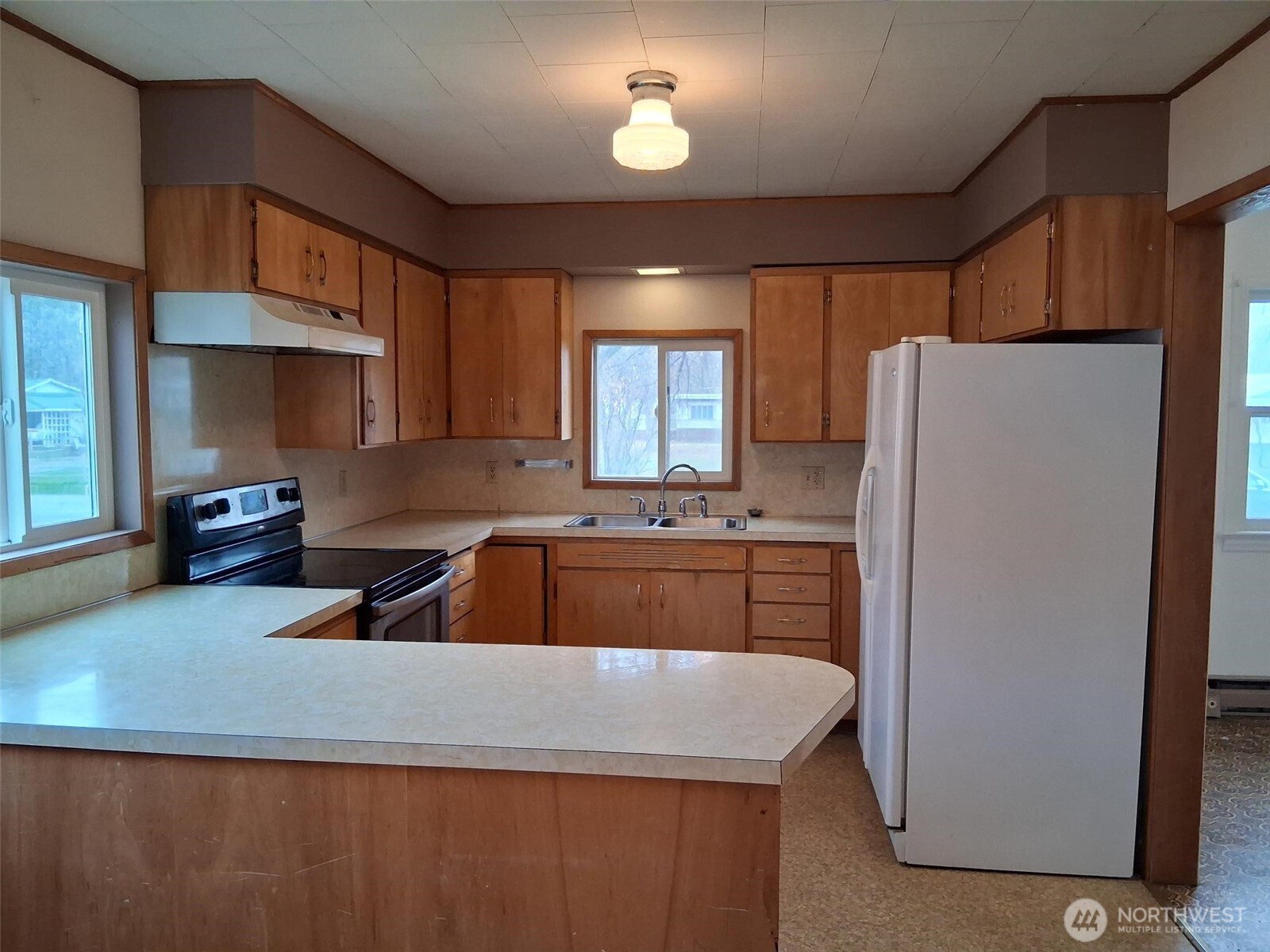 621 Juniper Property Photo 9
