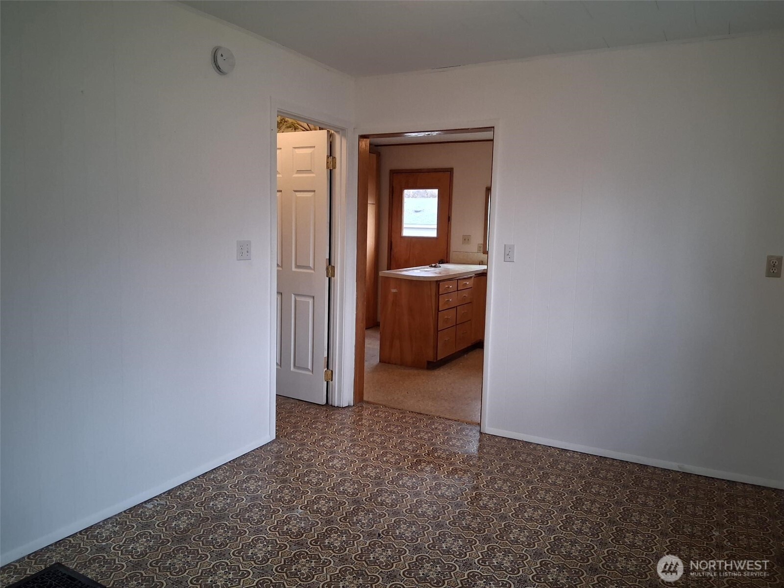 621 Juniper Property Photo 12