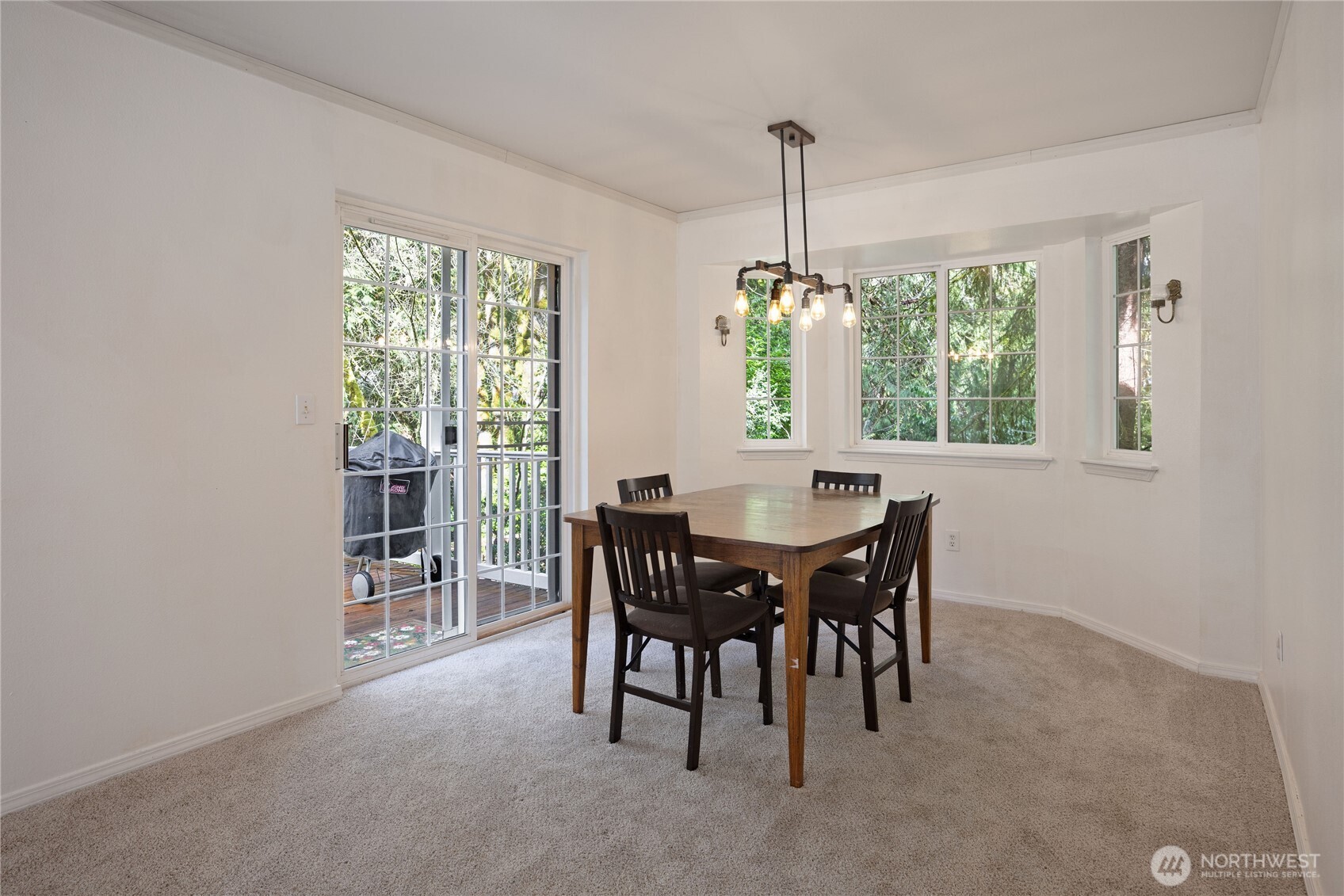 2275 Northlake Way Property Photo 8
