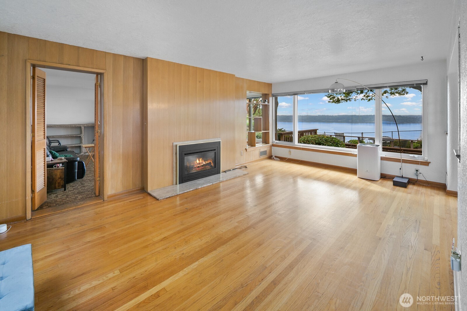 10445 Marine View Drive Property Photo 5