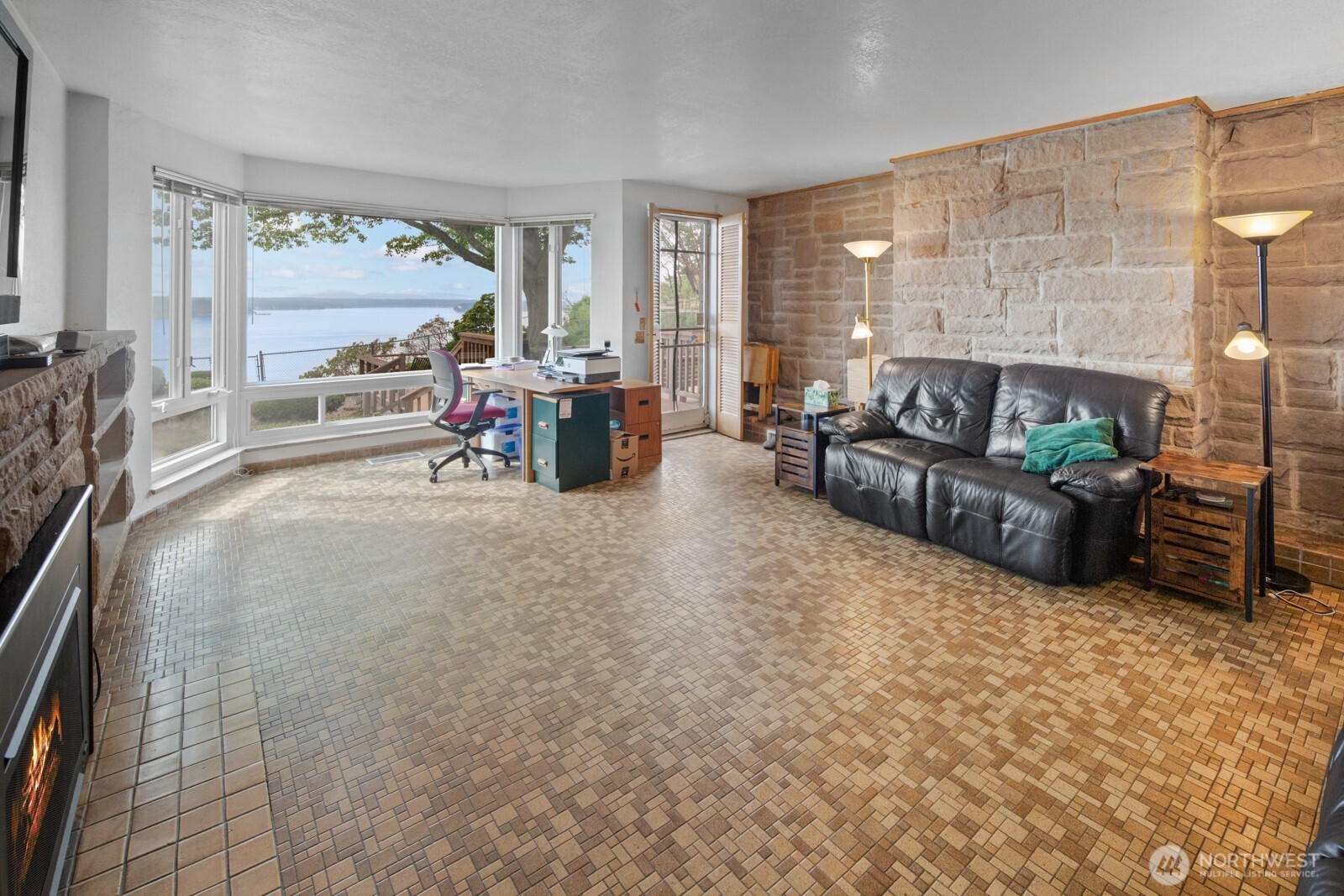 10445 Marine View Drive Property Photo 9