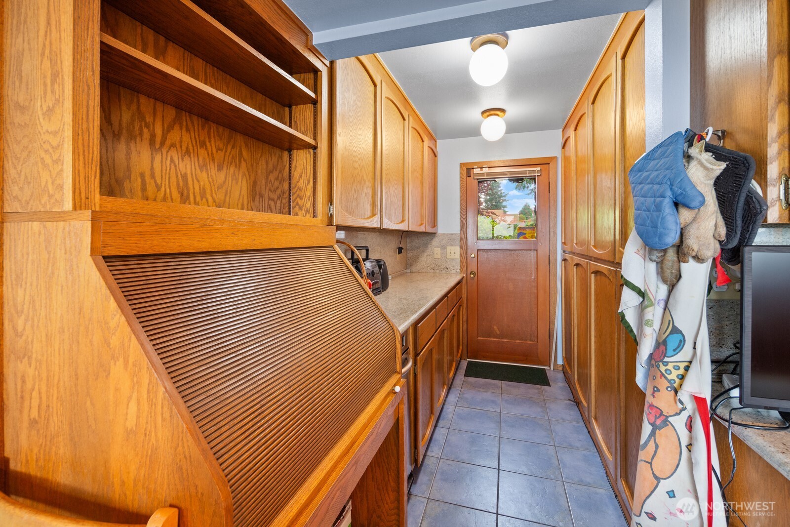 10445 Marine View Drive Property Photo 13