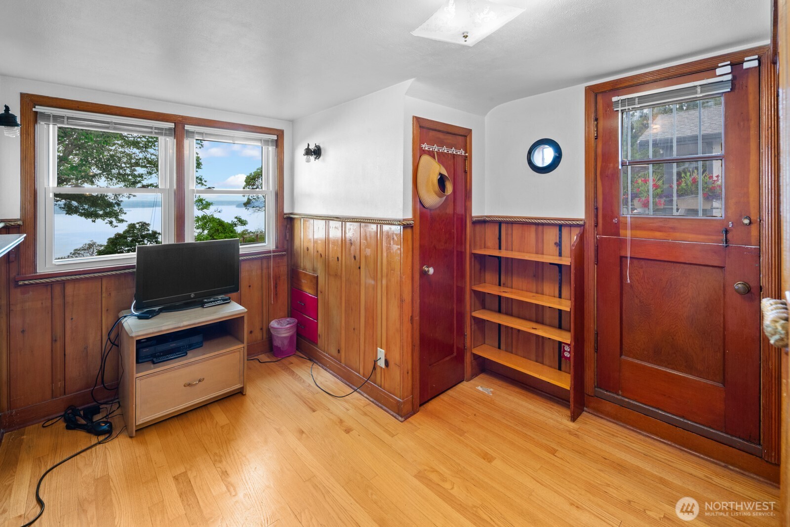 10445 Marine View Drive Property Photo 24