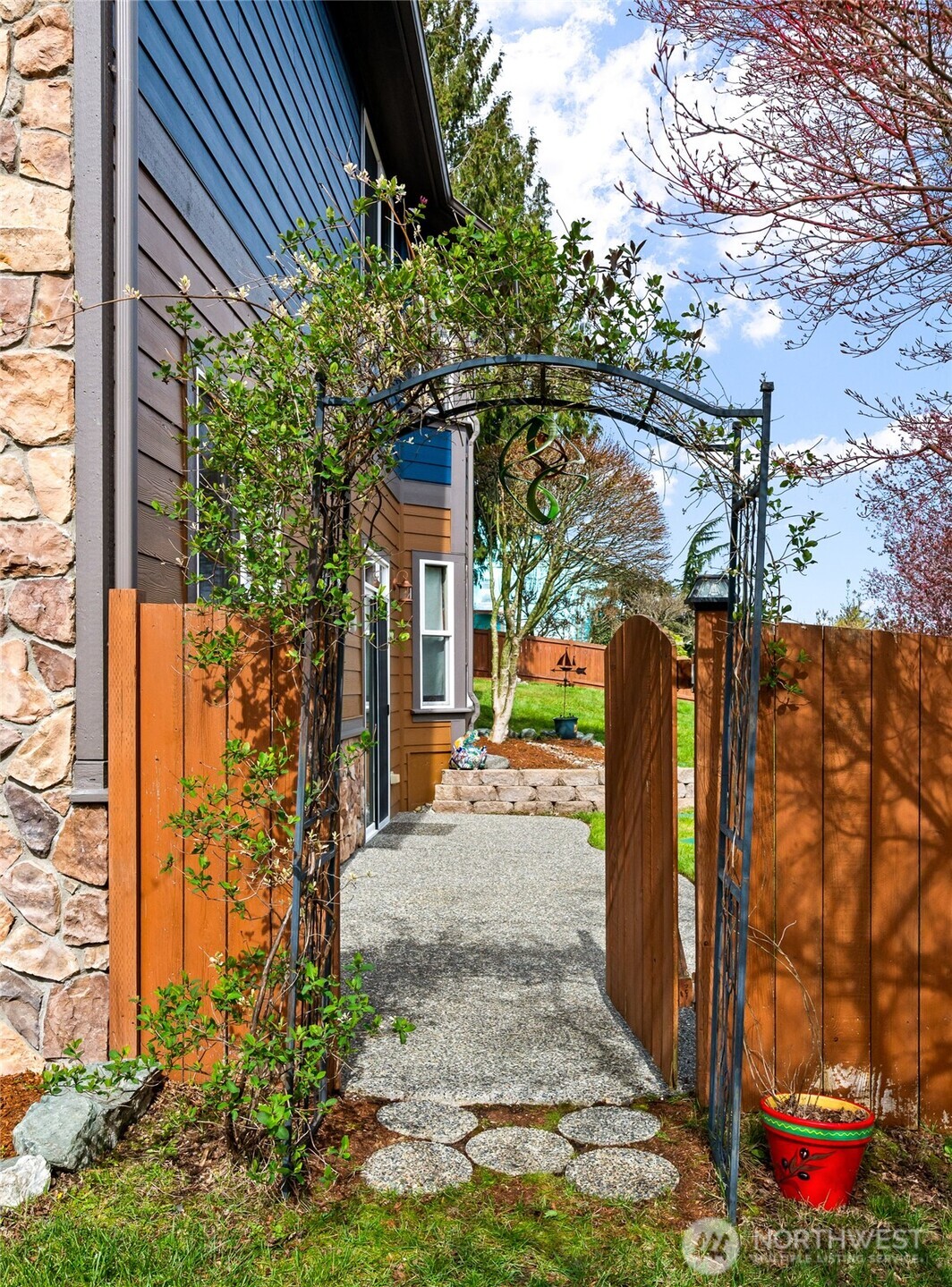 1140 Matterhorn Loop Property Photo 4