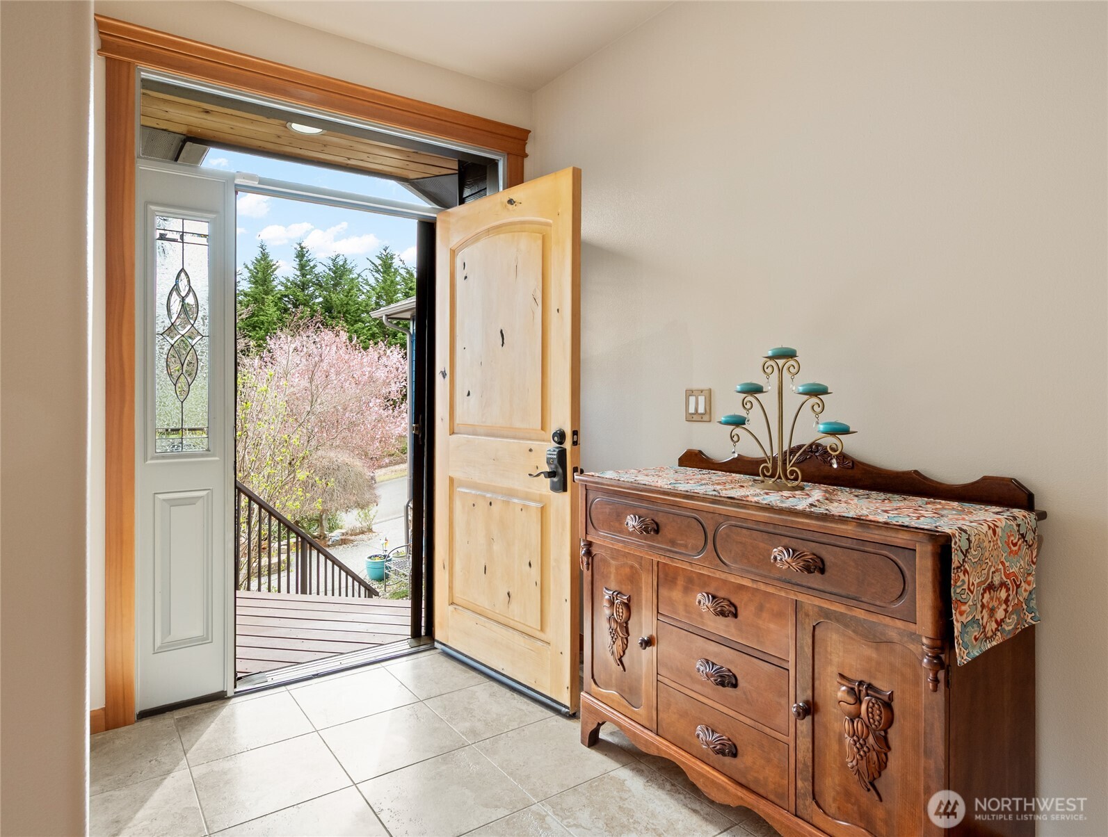 1140 Matterhorn Loop Property Photo 8