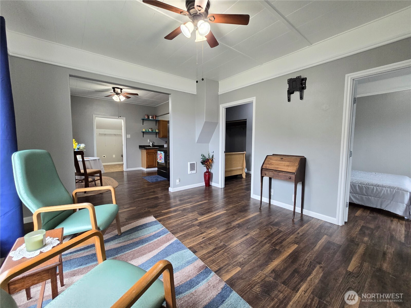 1407 Laurel Street Property Photo 2