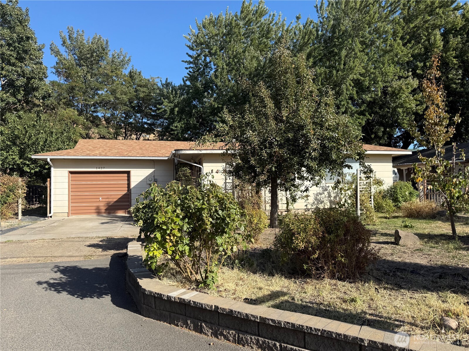 1427 Wilkenson Street Property Photo 1