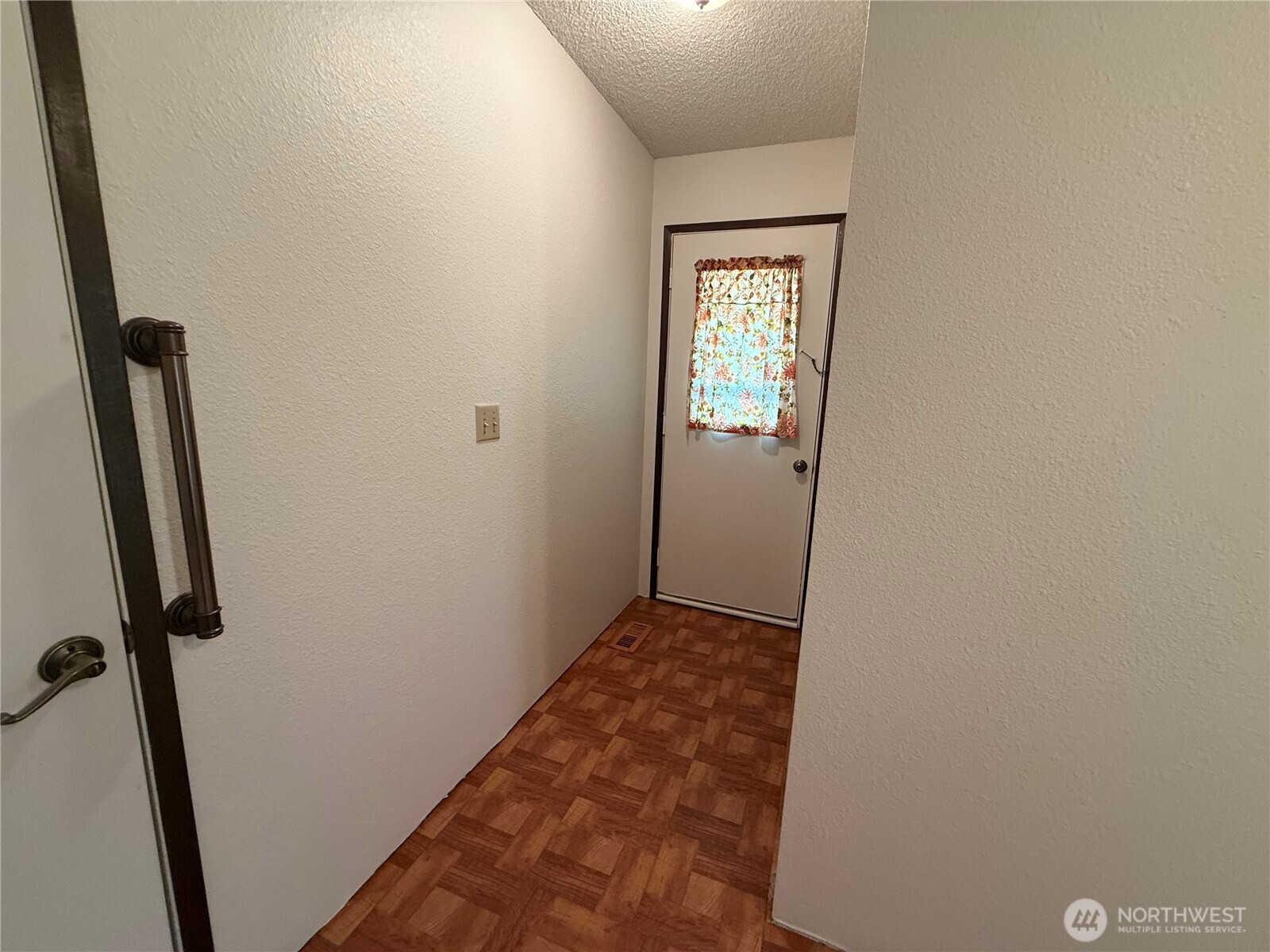 1427 Wilkenson Street Property Photo 6