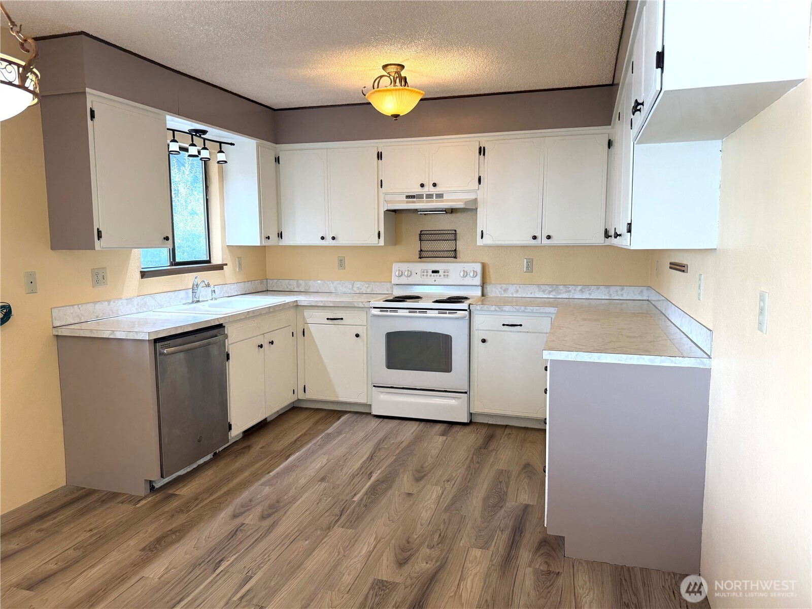 1427 Wilkenson Street Property Photo 7