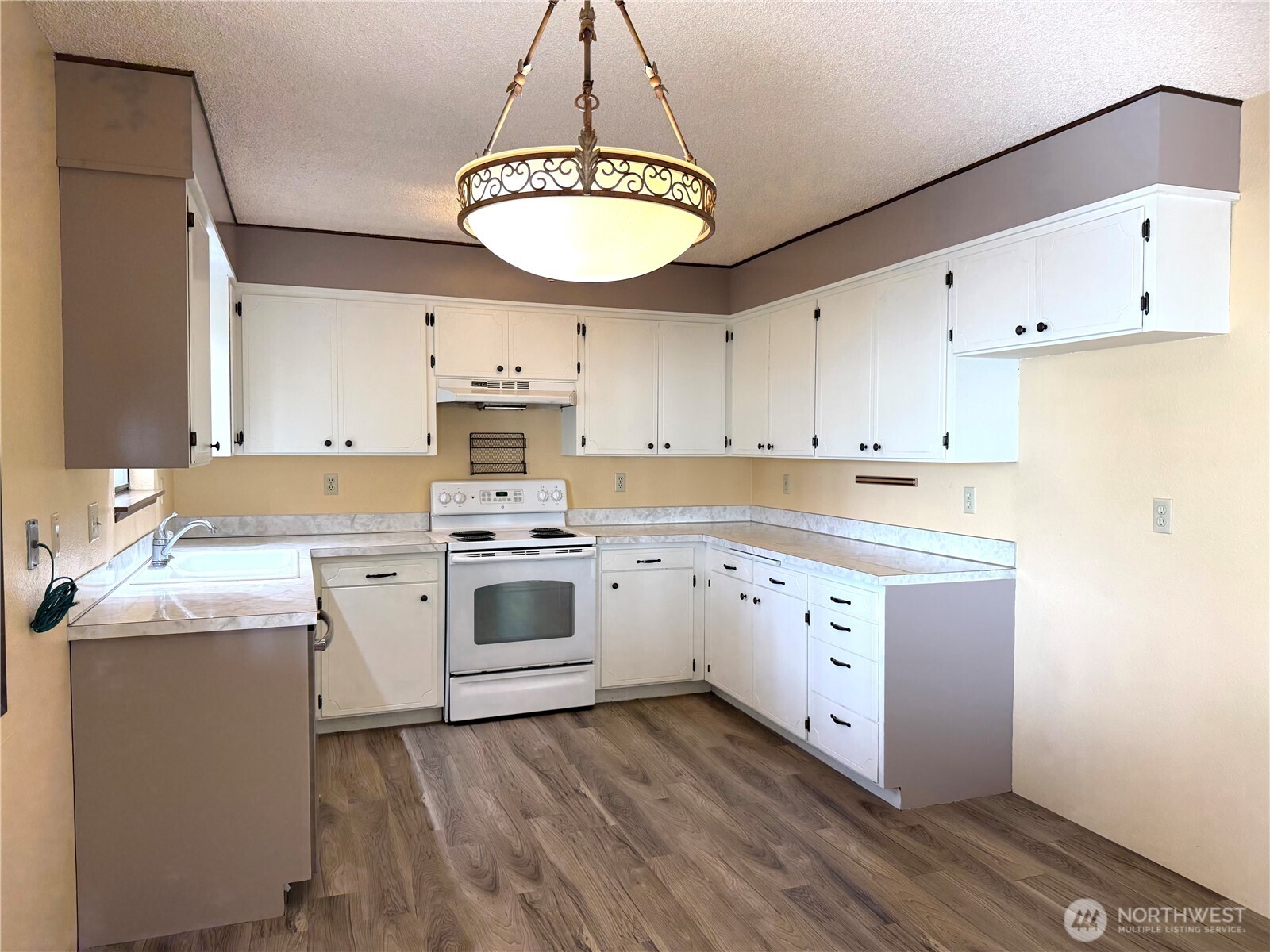 1427 Wilkenson Street Property Photo 8