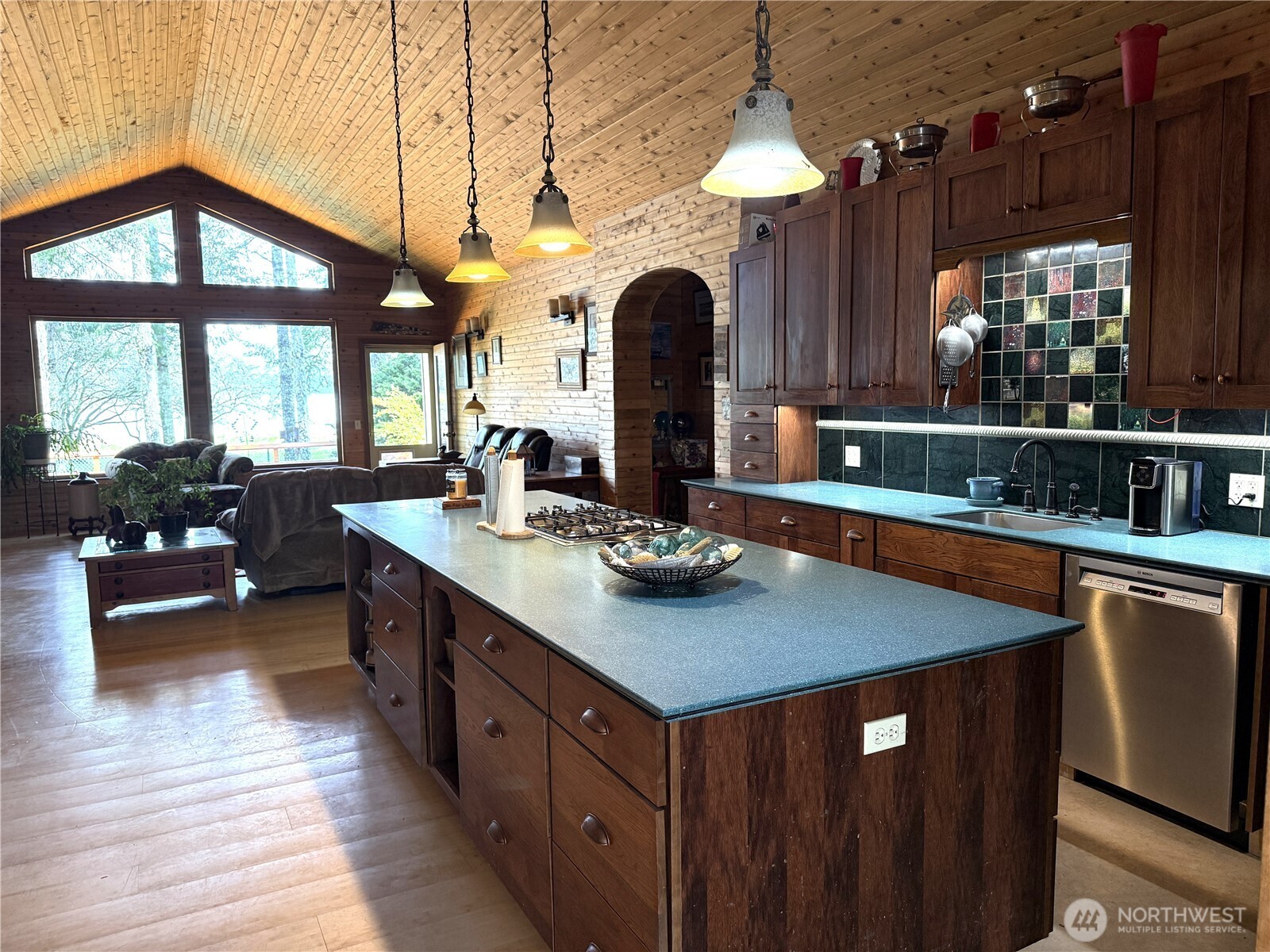 16820 Sandridge Road Property Photo 6