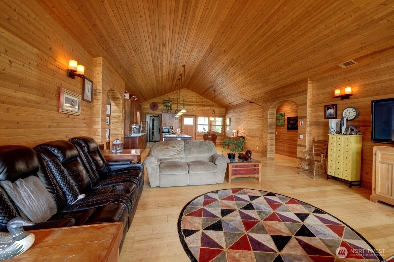 16820 Sandridge Road Property Photo 7