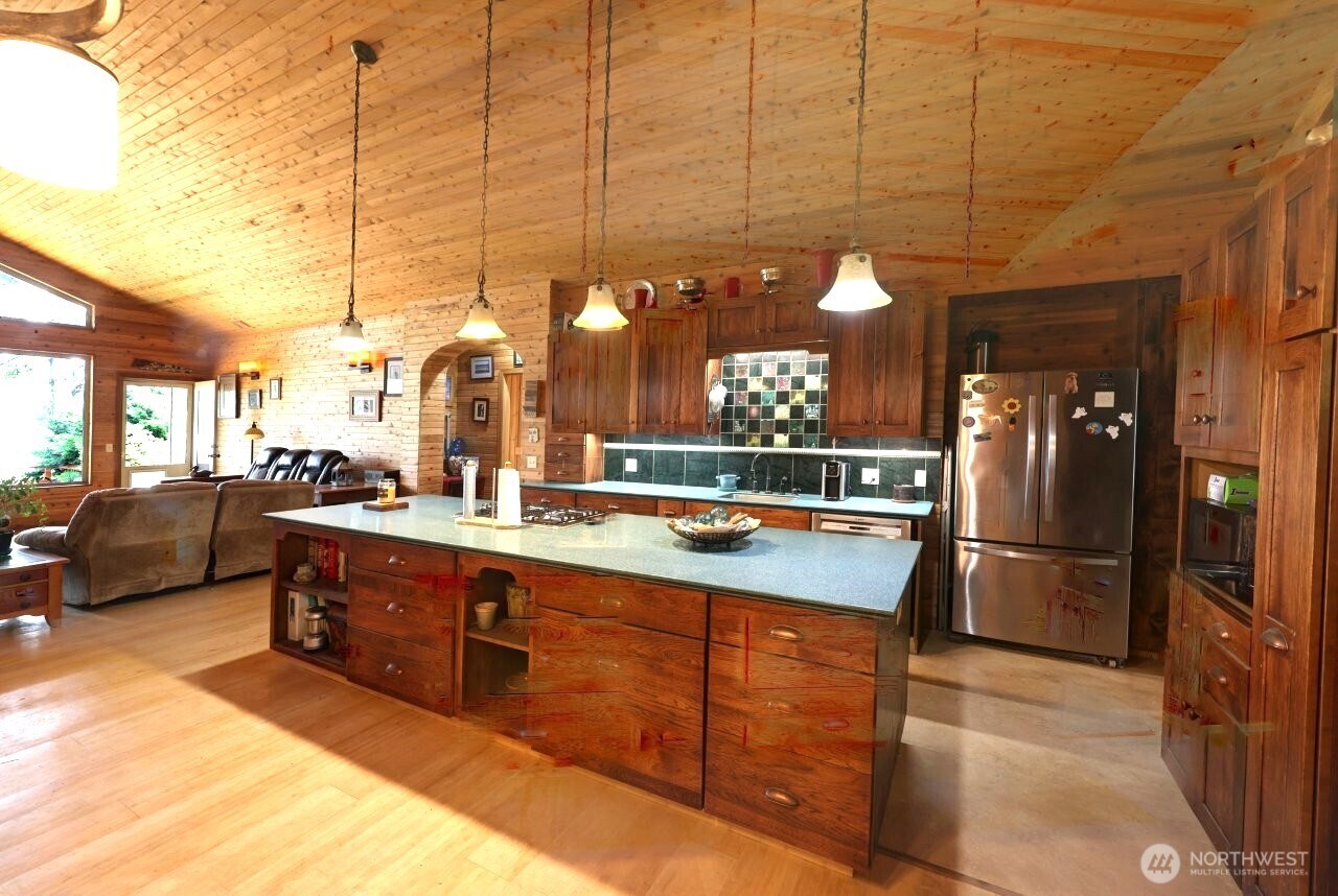 16820 Sandridge Road Property Photo 10