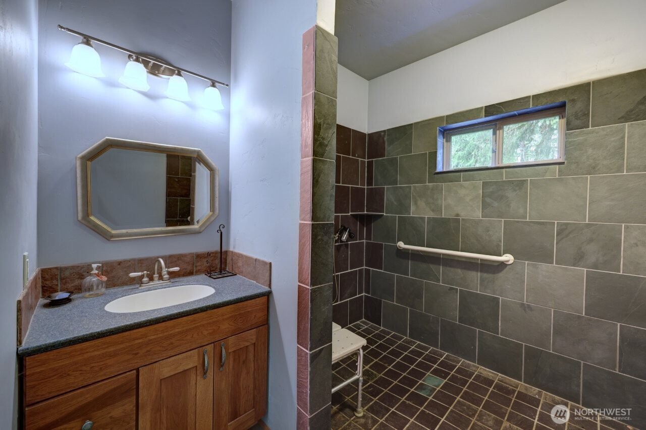 16820 Sandridge Road Property Photo 17
