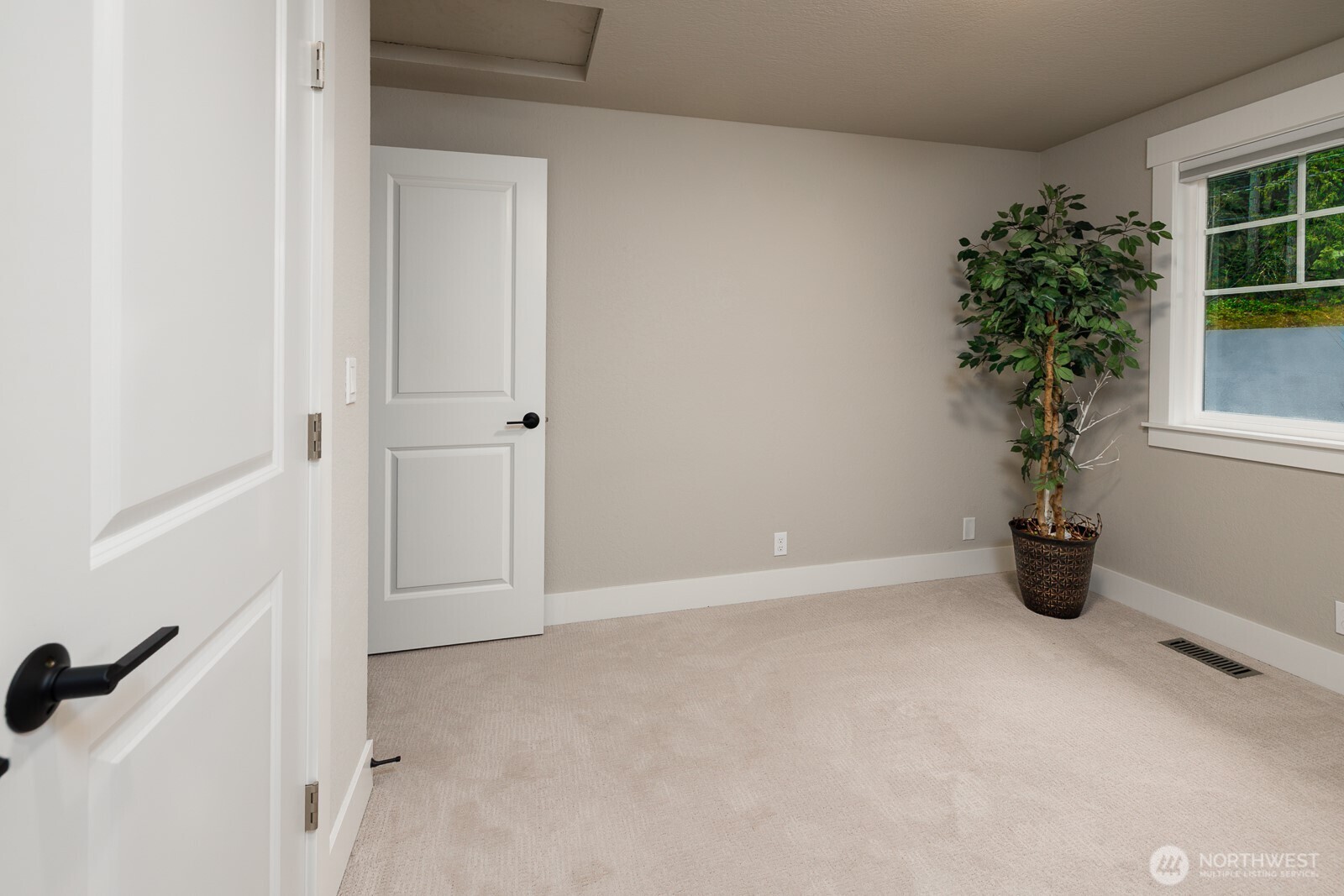 17407 3rd Avenue Property Photo 18