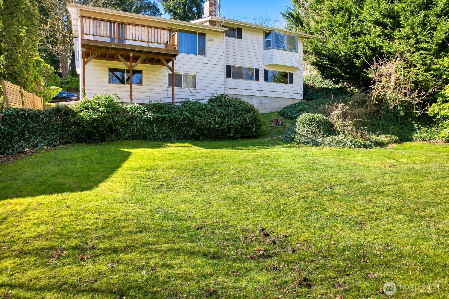 4712 44th Avenue Property Photo 4