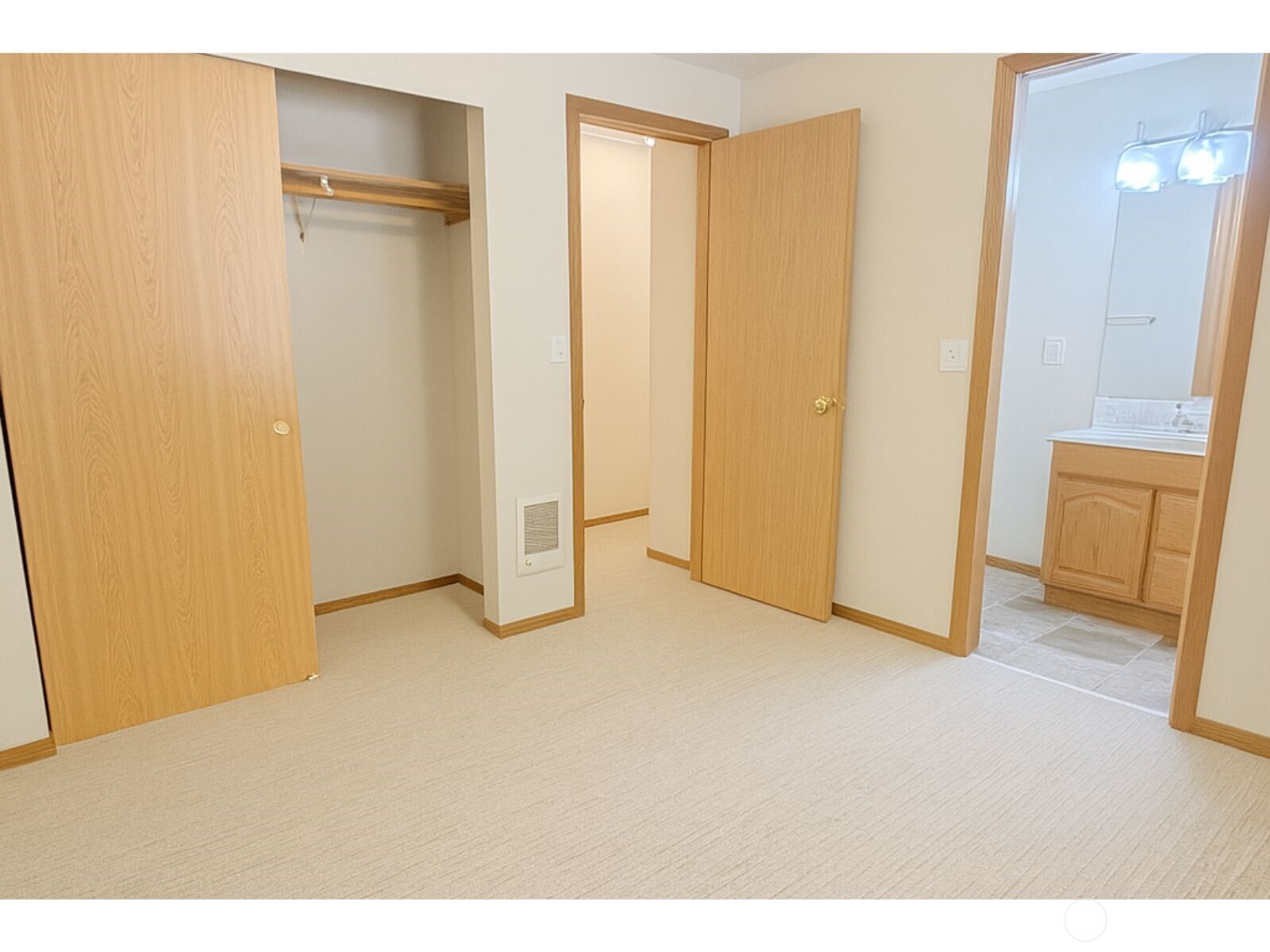 280 E Clonakilty Drive Property Photo 15