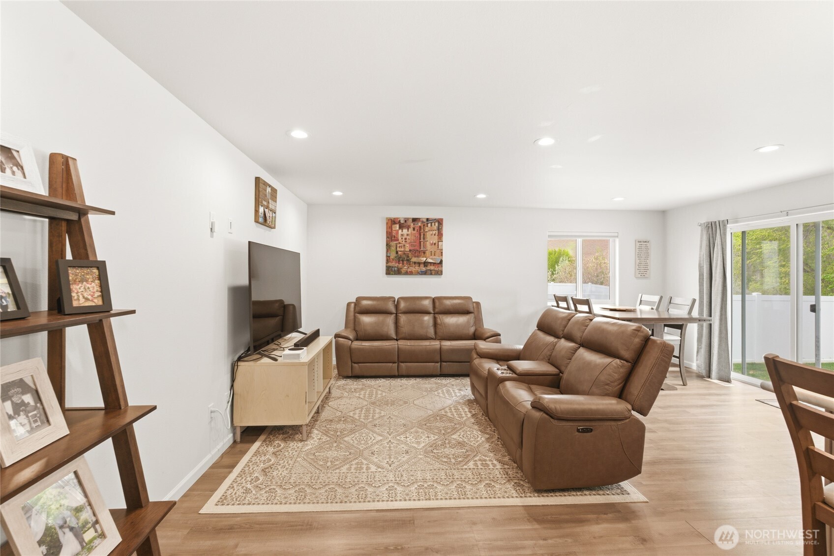 1259 Theo Way Property Photo 3