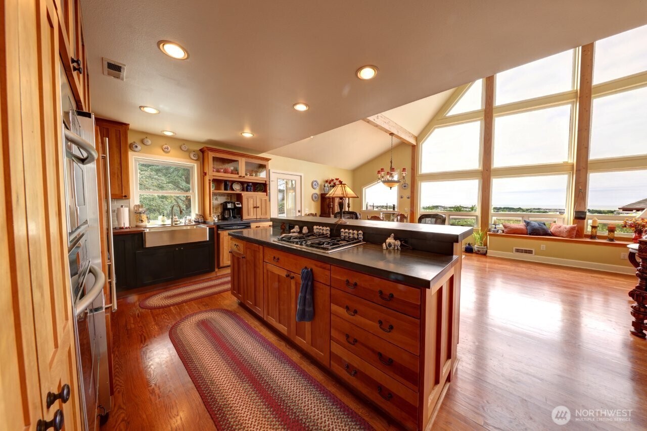 33704 J Place Property Photo 18