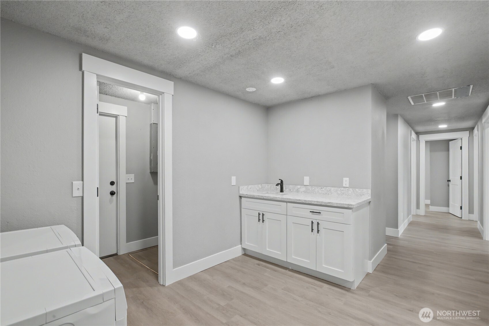 332 S Birch Street Property Photo 8