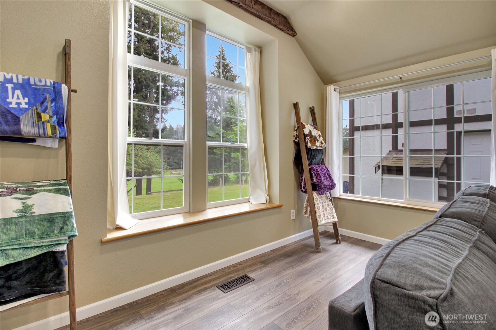 25431 Mountain Drive Property Photo 6