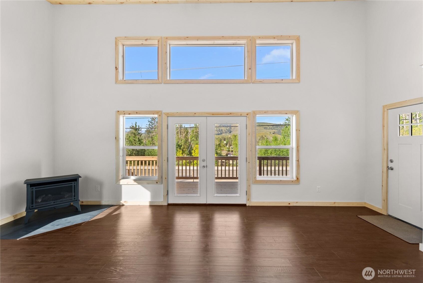 428 Castle Avenue Property Photo 3