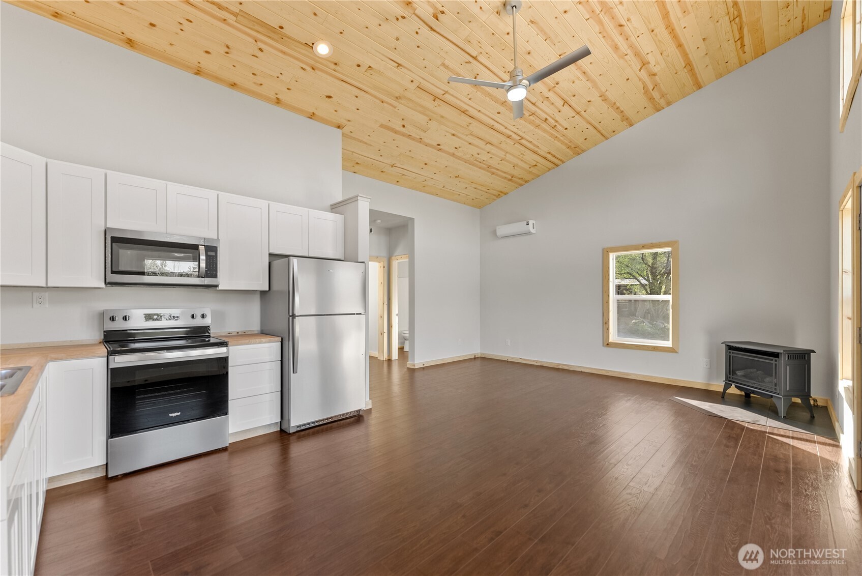 428 Castle Avenue Property Photo 7