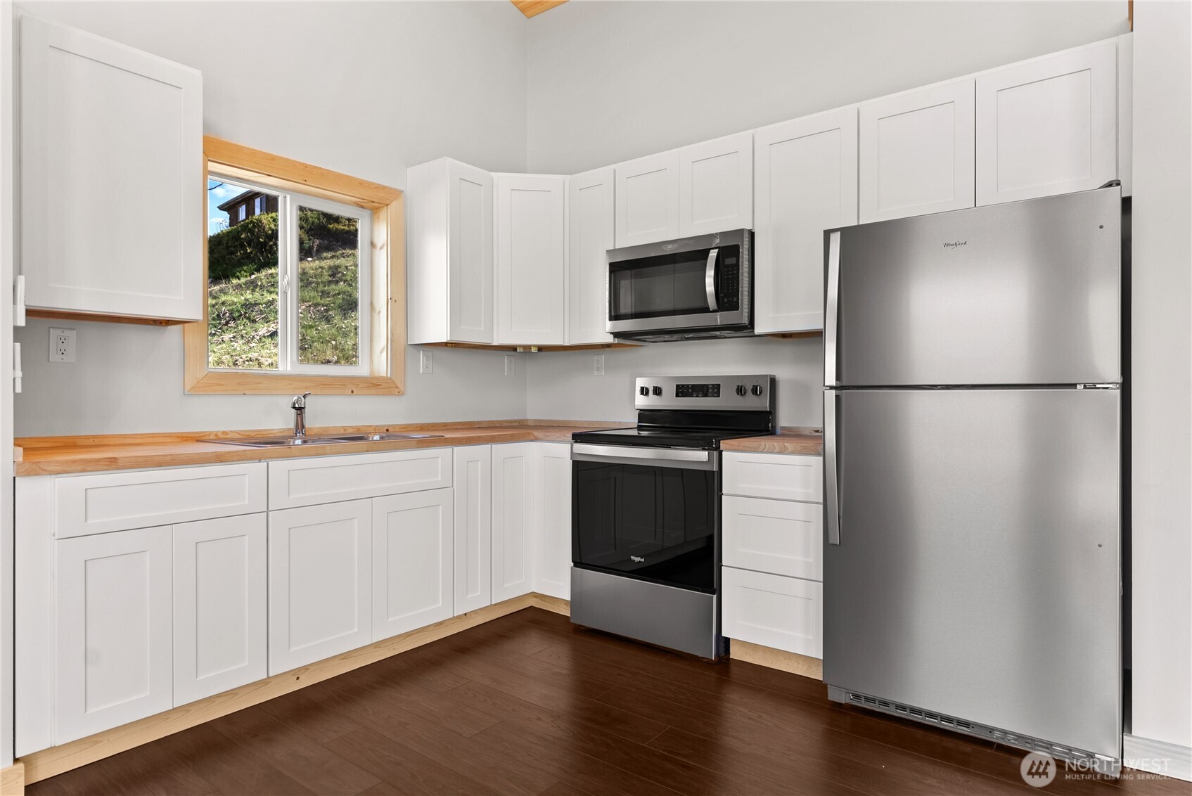 428 Castle Avenue Property Photo 8