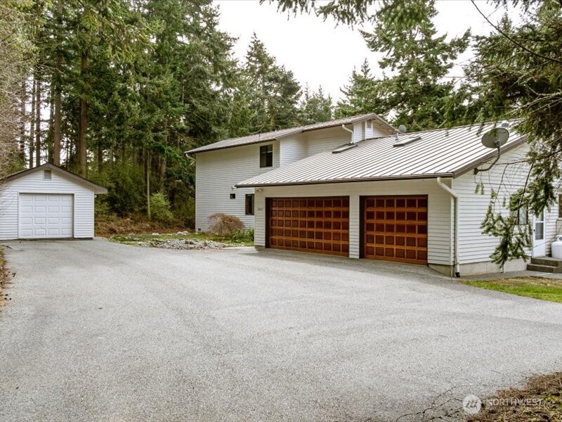 2047 Briarwood Drive Property Photo 1