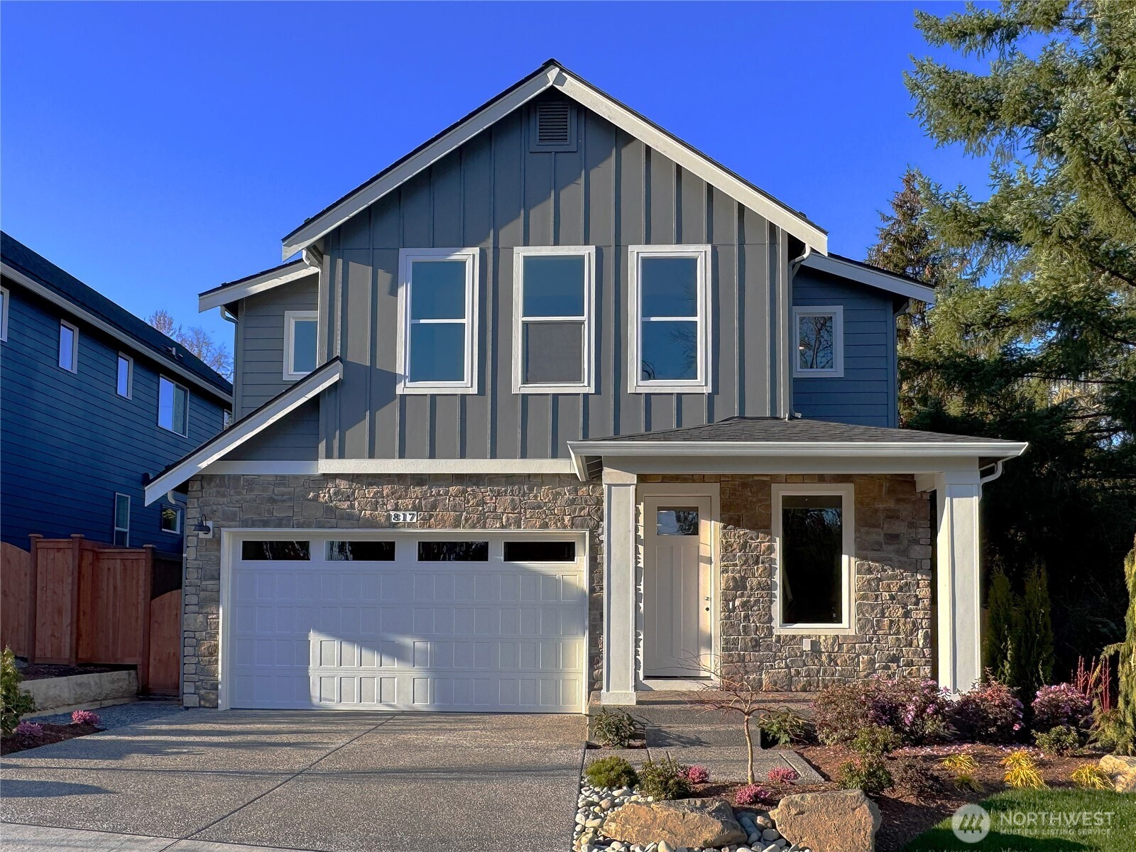 817 211th Place Property Photo 1
