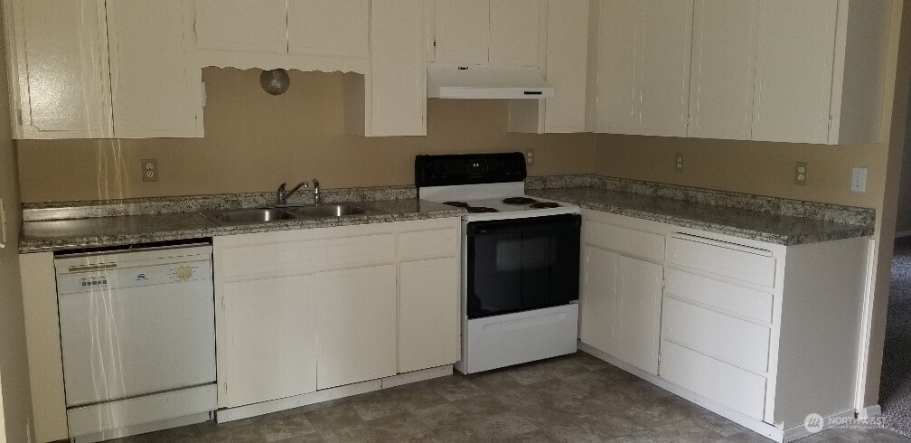 9210 9212 204th Street Property Photo 6