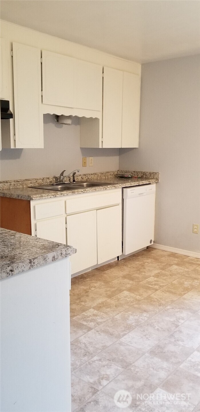 9210 9212 204th Street Property Photo 16