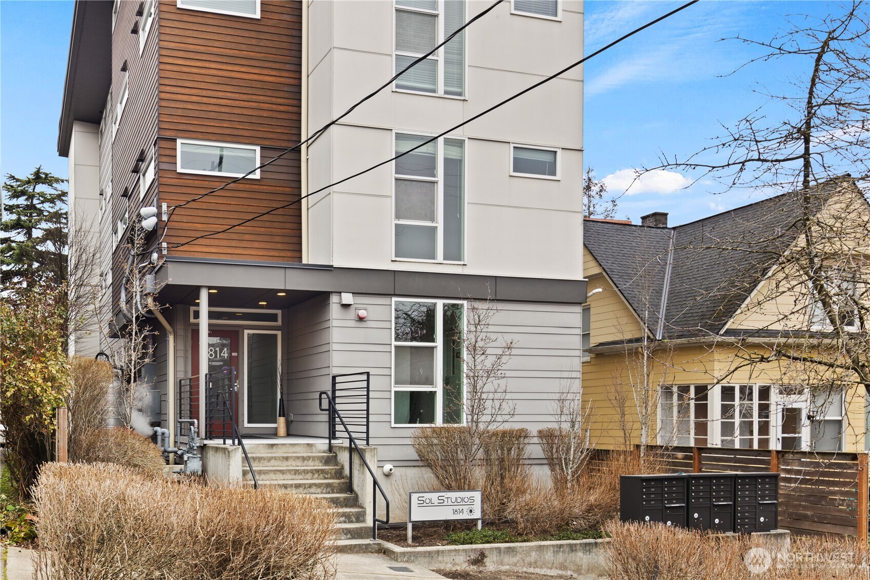 1814 E John Street Property Photo 1
