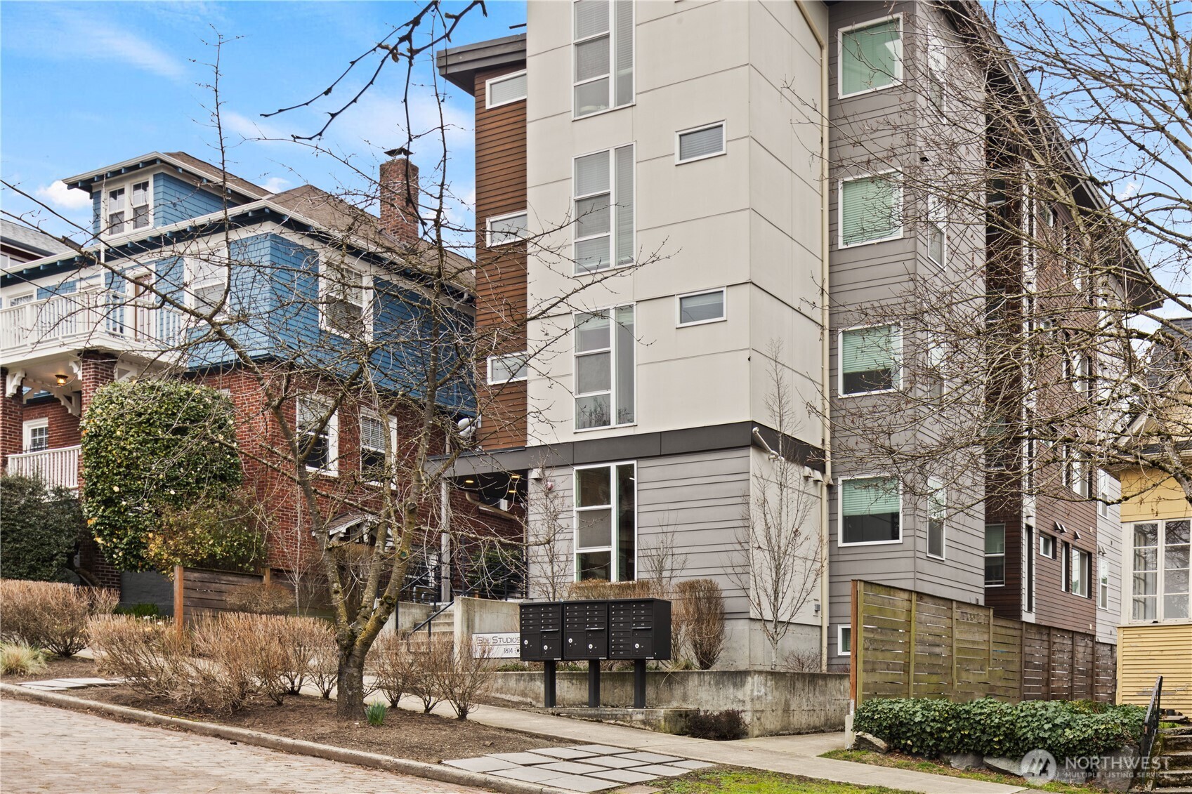 1814 E John Street Property Photo 2
