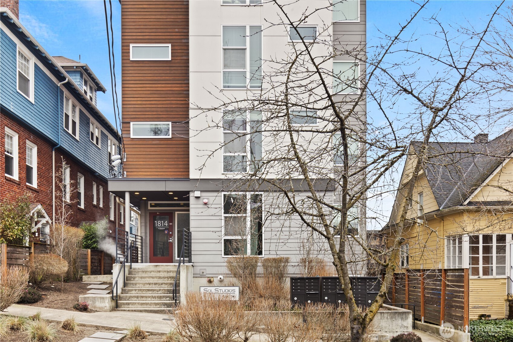 1814 E John Street Property Photo 3