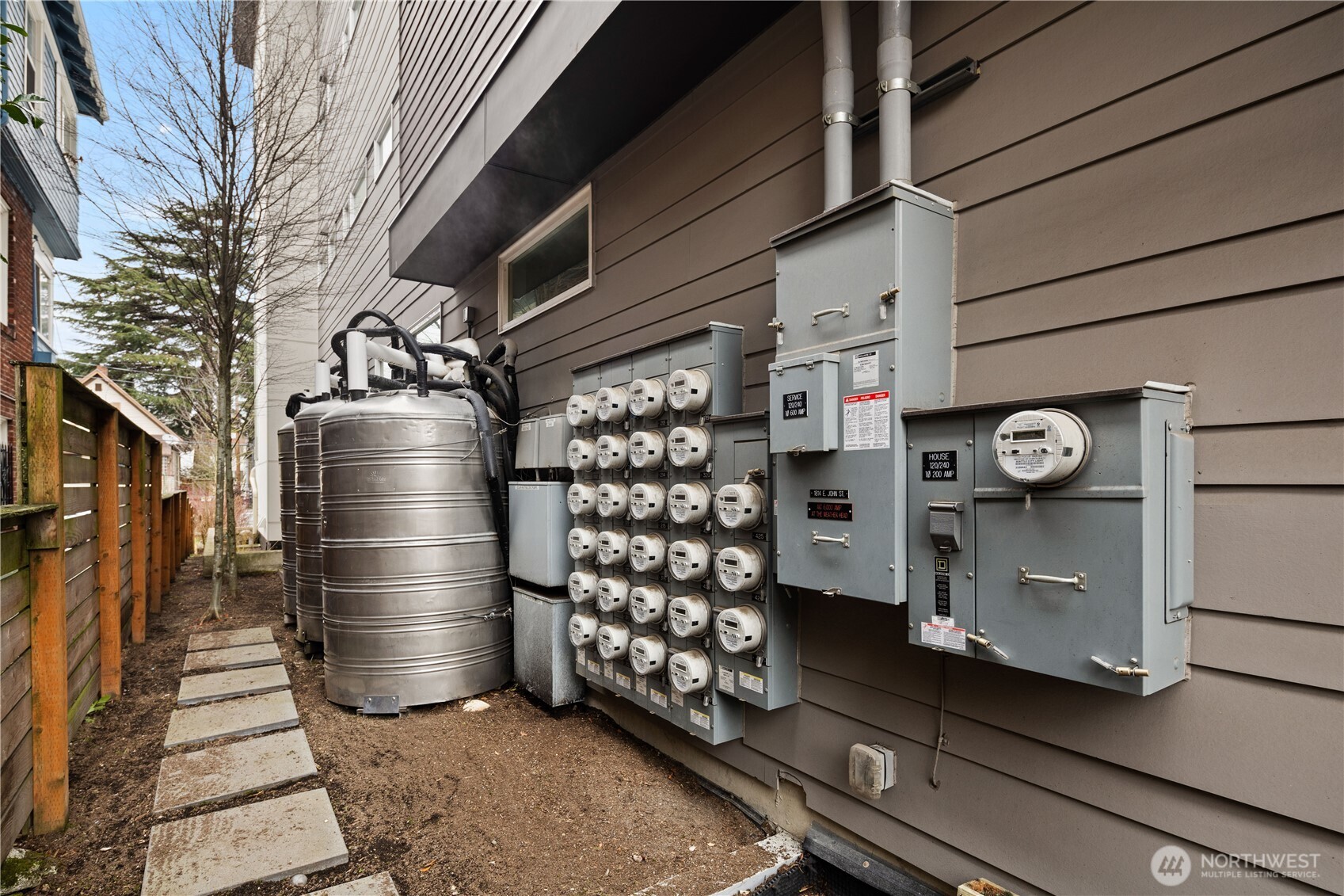 1814 E John Street Property Photo 6