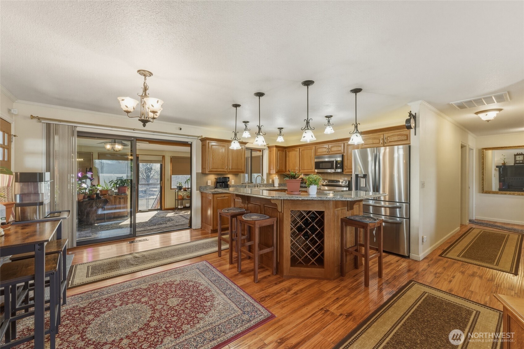 1140 Se Colonial Drive Property Photo 4