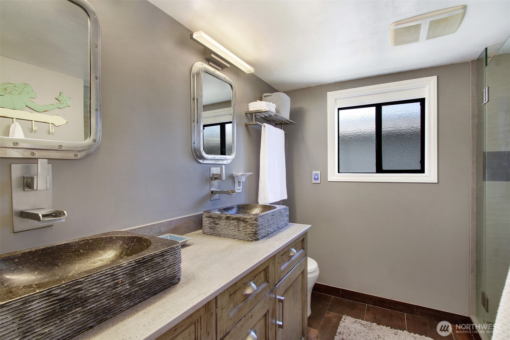 2401 N Northlake Way B13 Property Photo 18