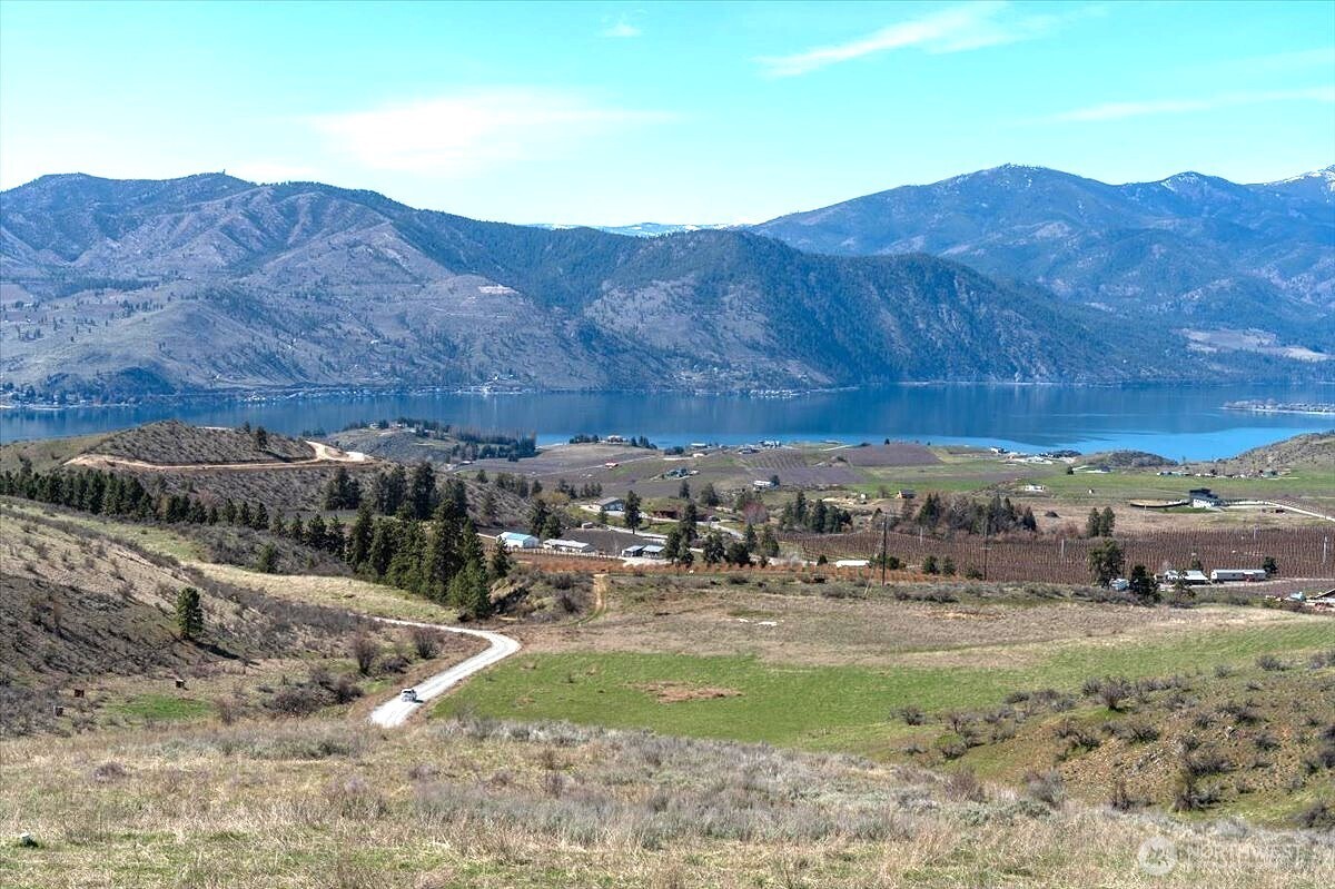 562 Chelan Ranch Road Property Photo 2