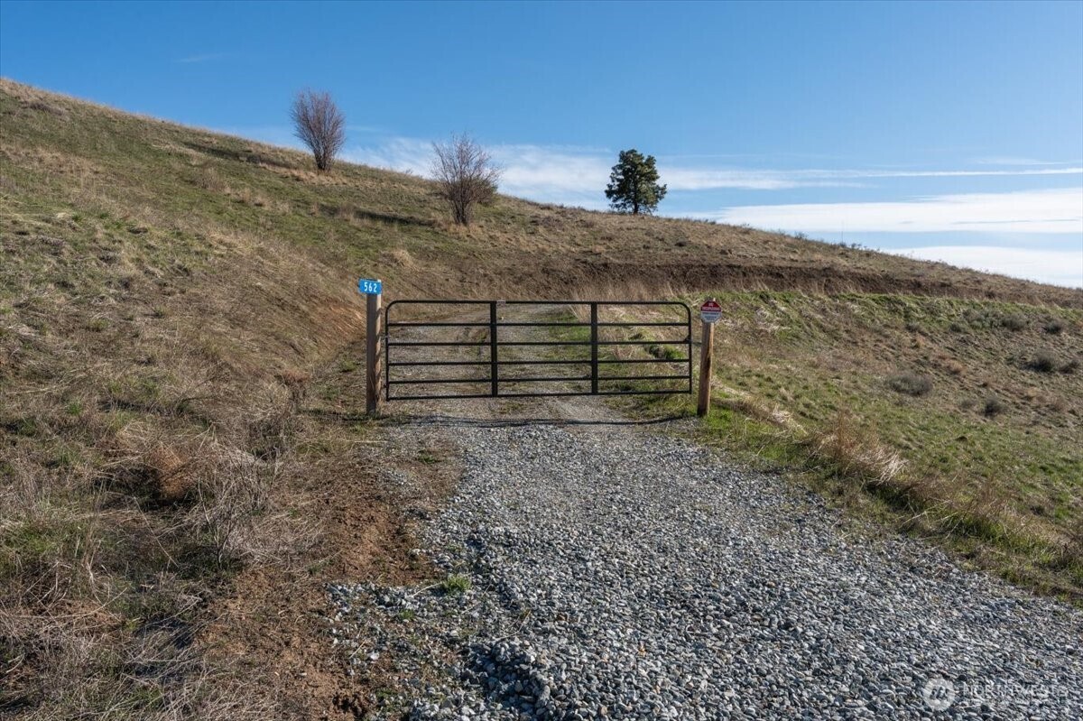 562 Chelan Ranch Road Property Photo 5