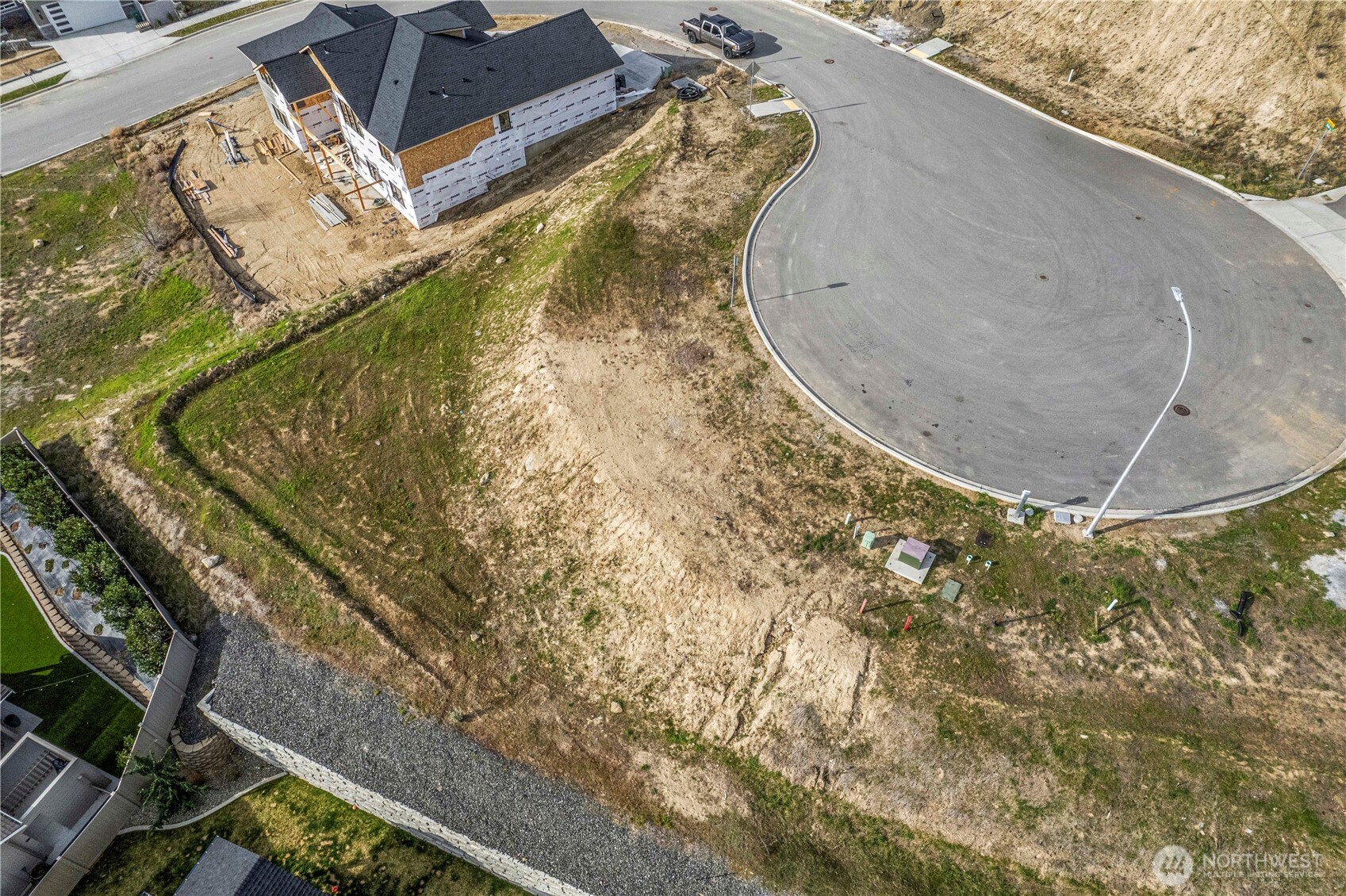 978 Spring Mountain Drive Property Photo 6